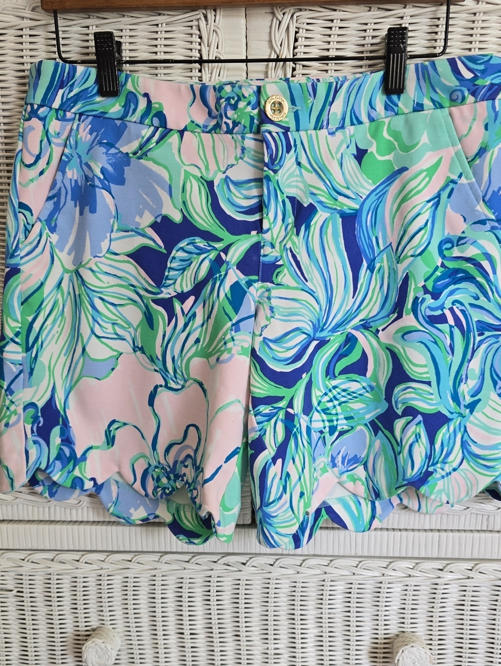 Lilly Pulitzer Rayon Stretch Pink-Blue-Green Floral Scallop Hem Shorts